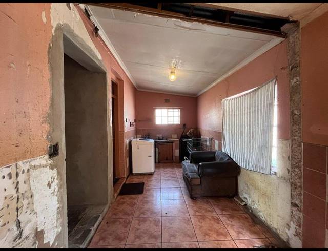 8 BEDROOM HOUSE FOR SALE IN ROSETTENVILLE